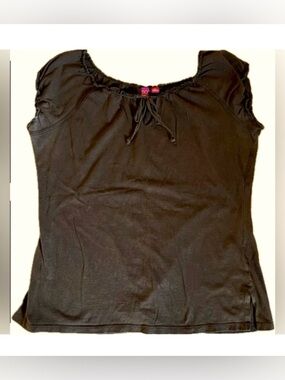 . SO Brown Sleeveless Tie Front shirt. Women’s Size XL